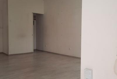 Spațiu comercial, de 28 mp, în Central - 3