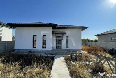 Casă cu 3 camere cu Teren 500 Mp în Central - 1