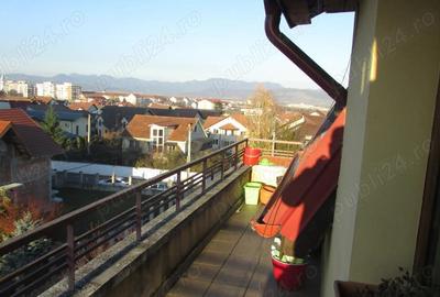 Apartament cu 3 camere decomandat în Zăvoi - 2