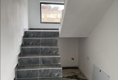 Casă cu 4 camere cu Teren 250 Mp în Central - 2