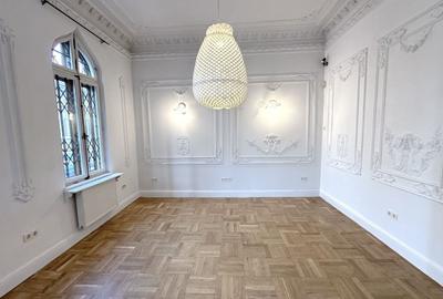 Casă cu 9 camere cu Canalizare în P-ța Victoriei - 1