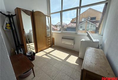 Apartament cu 3 camere decomandat în Central - 2
