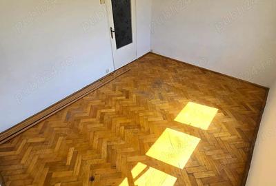 Apartament cu 3 camere decomandat în Micro 16
