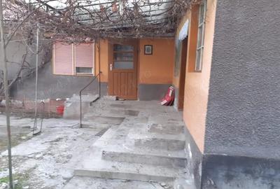 Casă cu 5 camere în Central - 2