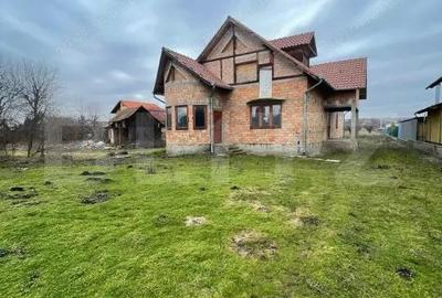 Casă cu Teren 2900 Mp în Central - 11