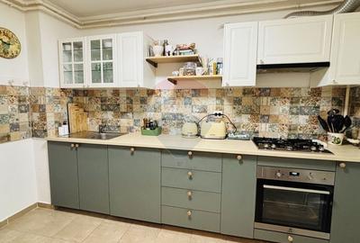 Apartament 4 camere , 96 mp renovat de vanzare in zona Basarabia