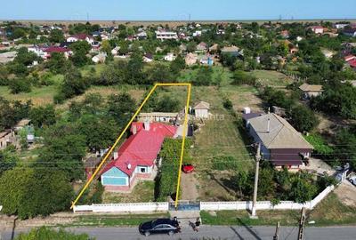 Casă cu 7 camere cu Teren 1000 Mp în Corbu - 3