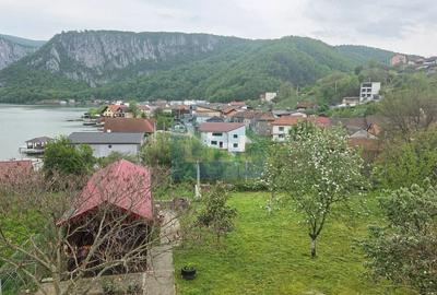 Casă cu 6 camere cu Teren 1361 Mp în Dubova - 3