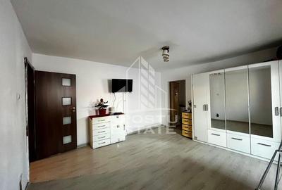 Apartament 3 camere,etaj 3,zona UMT - 3