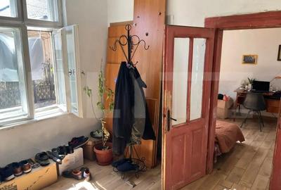 Casă cu 4 camere cu Teren 240 Mp în Semicentral - 2