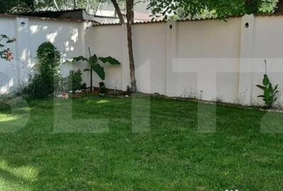 Casă cu 9 camere cu Teren 435 Mp în Democrației - 1