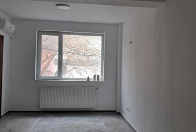 Casă individuală cu 12 camere cu Canalizare în P-ța Muncii - 2