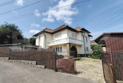 Casa solida cu pod, foisor si 2 garaje in Tarnaveni - 2