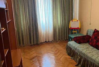 Apartament cu 2 camere decomandat, mobilat în Poarta 6