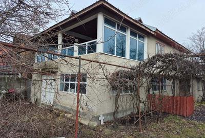 Vila P+1,hala 70 m2 la parter, la DN4 - 7