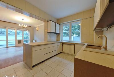 Casă cu 7 camere cu Teren 600 Mp în Central - 16