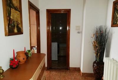 Apartament cu 3 camere decomandat, mobilat în 1 Mai - 8
