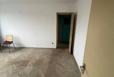 Apartament -3 camere - semidecomandat - Titan - 3