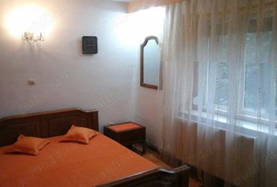 Vand nivel casa, in imobil triplex, cu curte auto si intrare separata, ultracentral, Brasov - 2