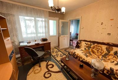 Apartament cu 2 camere nedecomandat în Podu Roș