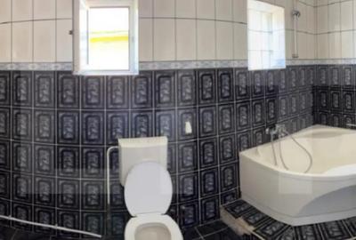 Casă cu 4 camere cu Teren 480 Mp în Central - 1