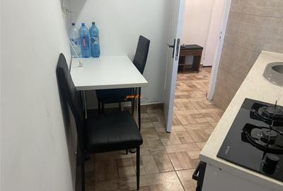 Garsoniera , zona ultracentrala - Piata Moldovei , et 3/4 , - 26