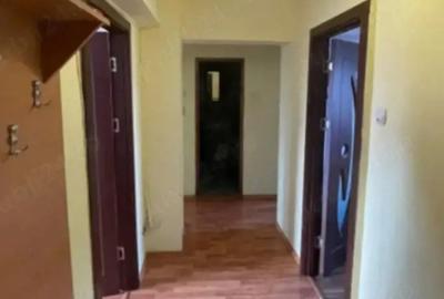 Apartament cu 3 camere decomandat în 1 Mai