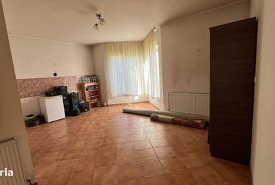 Casă cu 4 camere cu Teren 561 Mp în Central - 2