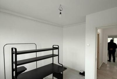 Apartament cu 3 camere semidecomandat în Central - 7