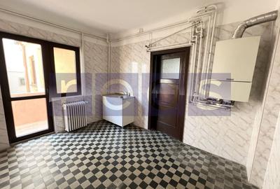 Apartament cu 4 camere circular în 1 Mai - 9