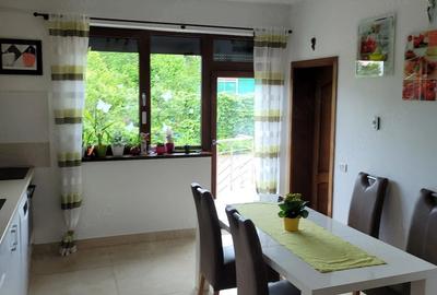 Casă cu Teren 800 Mp în Central - 2