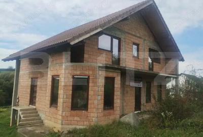 Casă cu 4 camere cu Teren 861 Mp în Central - 2