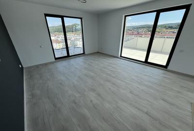 Penthouse de 3 camere, 74 mp, zona Eroilor - 1