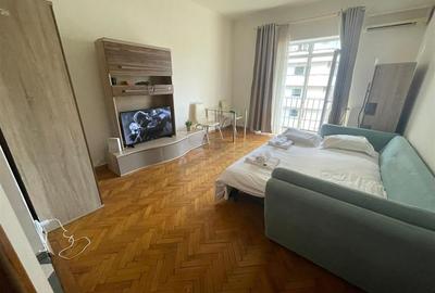 Garsonieră decomandată, mobilată în Universitate