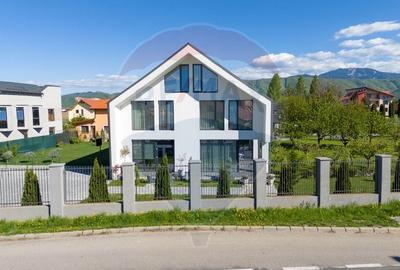 Penthouse cu 3 camere nedecomandat în Ghimbav Livadă