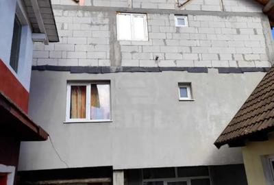 Casă cu 10 camere cu Teren 125 Mp în Lupeni - 3