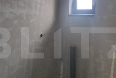 Casa semifinisata cu gard imprejmuitor in Livada de Bihor, l - 9