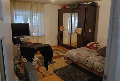 Casă cu 4 camere în Ostroveni