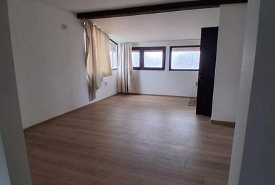 Casă cu 4 camere în Central - 3