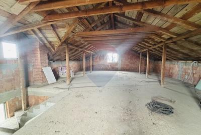Casă cu 8 camere cu Teren 520 Mp în Săftica - 18
