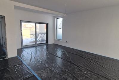 Casă cu 4 camere cu Teren 500 Mp în Km 5 - 8