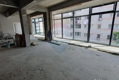 Spațiu comercial, de 91 mp, în Central - 3