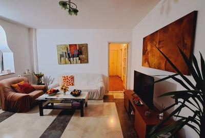Apartament cu 3 camere semidecomandat, mobilat în 1 Mai - 2