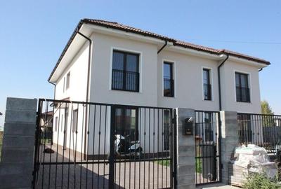Casă cu 4 camere în Dumbrăvița