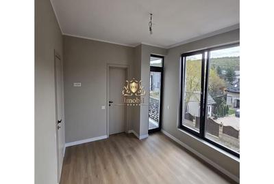 Casă cu 4 camere în Bucium