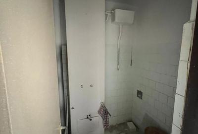 Apartament cu 4 camere decomandat în Micro 17