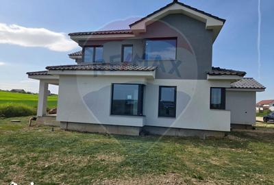 Casă cu 5 camere cu Teren 570 Mp în Sânmartin - 8