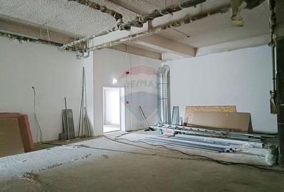 Spațiu comercial, de 448.20001220703 mp, în Nord-Vest - 22