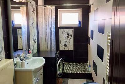 Apartament cu 3 camere decomandat în Tractorul - 1