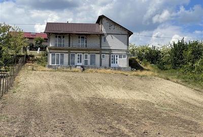 Casă individuală cu 4 camere cu Teren 1600 Mp în Malcoci - 1